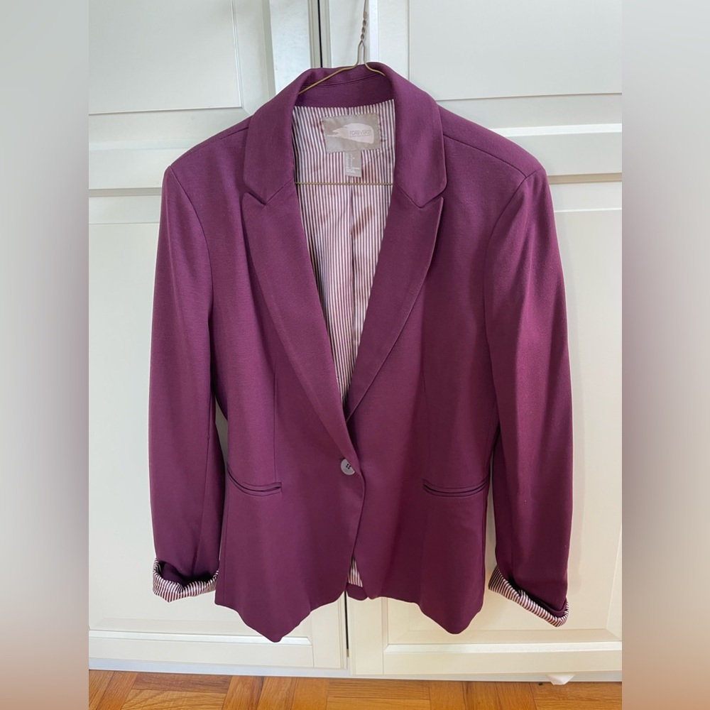 Forever 21 Women’s cranberry 1- button blazer, never worn. Size L.